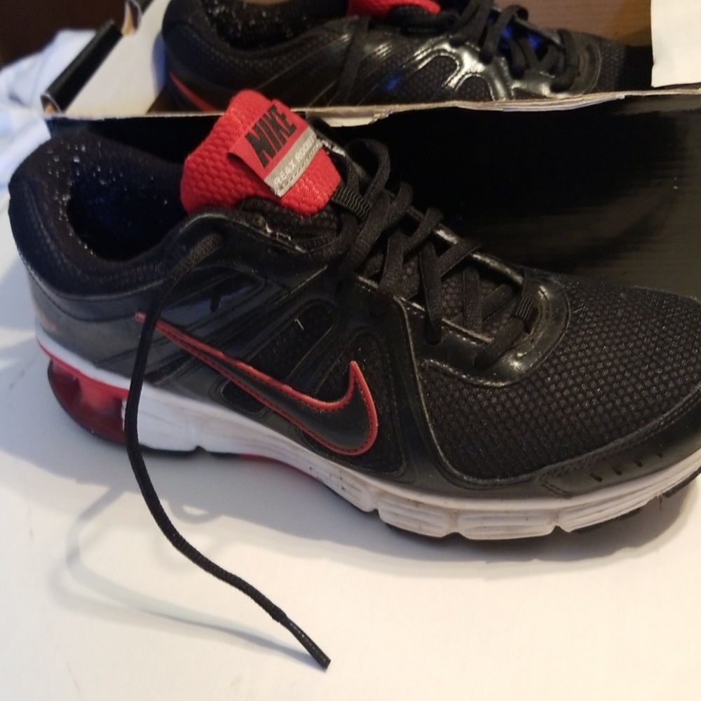 Mens 8.5 nike shoes